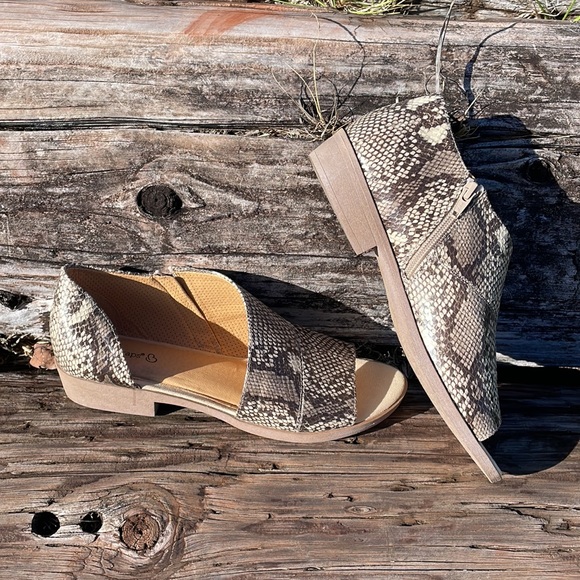 The Baretraps Casual Sedina Snake Wrap Peep Toe Slip on Sandal NWOB 10 - Picture 8 of 12